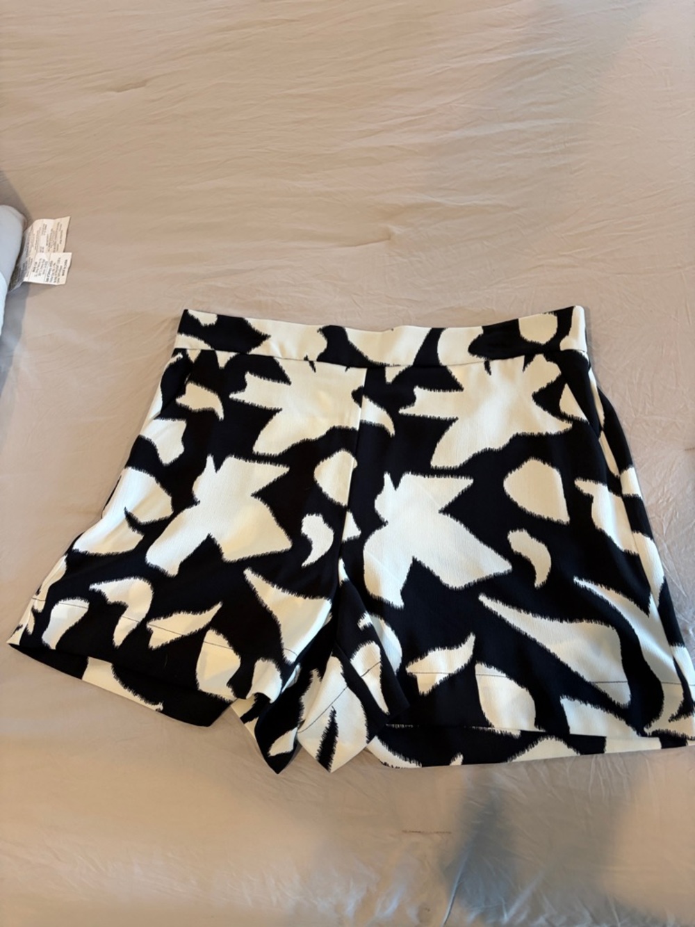 High-Waist Black & White Printed Women's Shorts 🌴